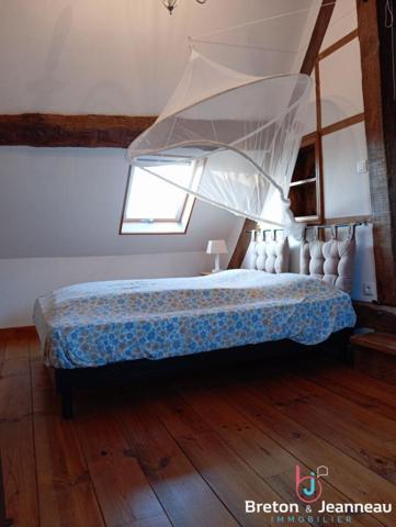 Longère sans voisins secteur Ambrières-les-Vallées