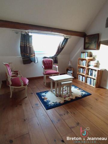 Longère sans voisins secteur Ambrières-les-Vallées