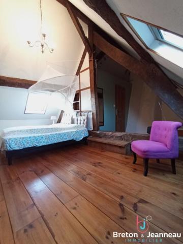 Longère sans voisins secteur Ambrières-les-Vallées