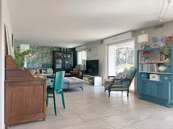 Maison à vendre 6 pièces (82) Maison de plus de 160m² habitable avec jardin paysagé, terrasse, pool house, atelier, garage, dépendance