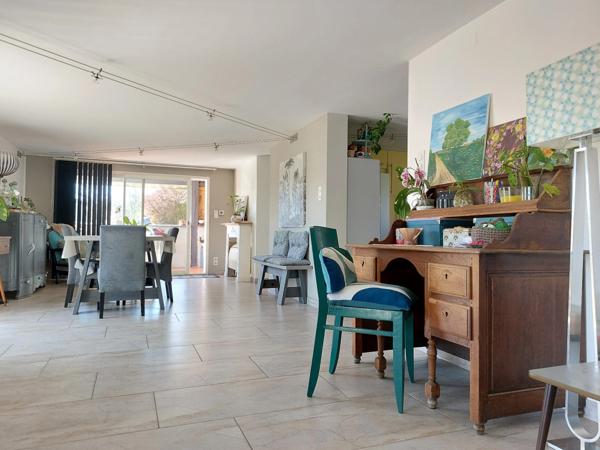 Maison à vendre 6 pièces (82) Maison de plus de 160m² habitable avec jardin paysagé, terrasse, pool house, atelier, garage, dépendance