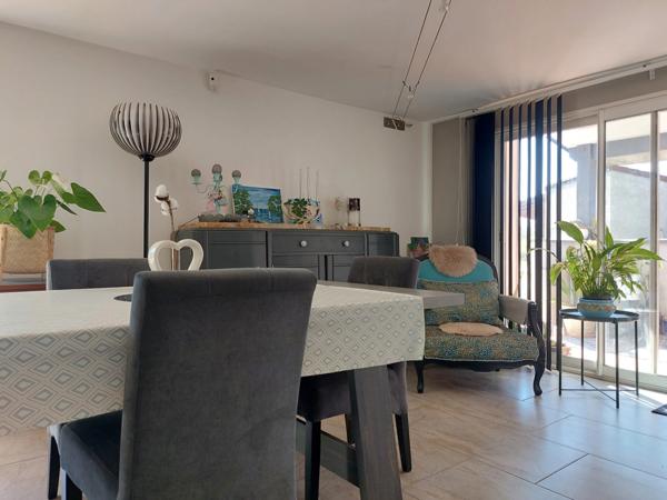 Maison à vendre 6 pièces (82) Maison de plus de 160m² habitable avec jardin paysagé, terrasse, pool house, atelier, garage, dépendance