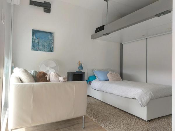 Maison à vendre 6 pièces (82) Maison de plus de 160m² habitable avec jardin paysagé, terrasse, pool house, atelier, garage, dépendance