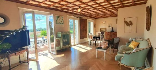Maison lumineuse 3ch avec piscine et jolie vue dégagée