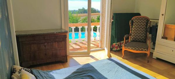 Maison lumineuse 3ch avec piscine et jolie vue dégagée