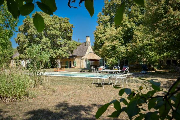 Longère Lalinde 11 pièce(s), 6 chambres, 213 m2, 2 gites, piscine 1.85ha