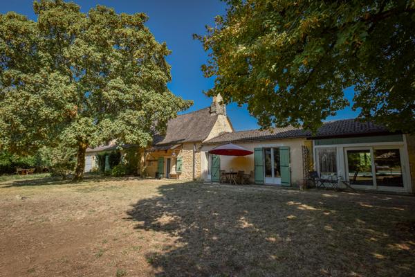 Longère Lalinde 11 pièce(s), 6 chambres, 213 m2, 2 gites, piscine 1.85ha