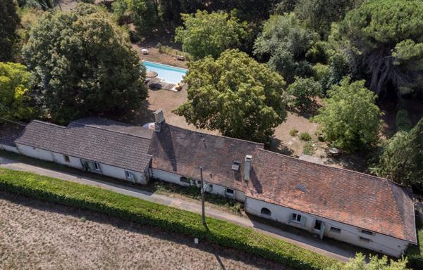 Longère Lalinde 11 pièce(s), 6 chambres, 213 m2, 2 gites, piscine 1.85ha