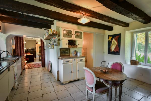 Longère Lalinde 11 pièce(s), 6 chambres, 213 m2, 2 gites, piscine 1.85ha