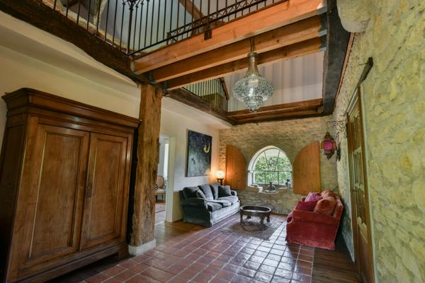 Longère Lalinde 11 pièce(s), 6 chambres, 213 m2, 2 gites, piscine 1.85ha
