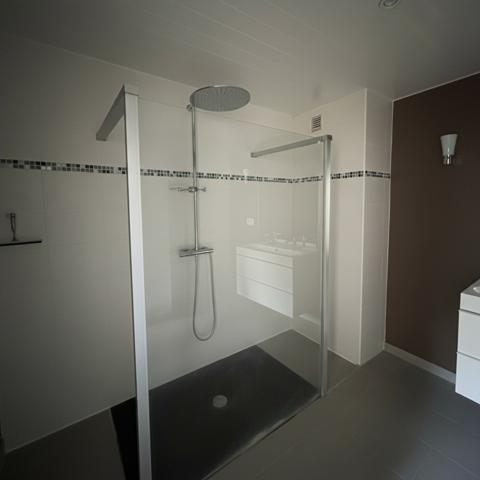 Duplex
                                                                                                                                                                                                                                                                                                                        6 pièce(s)                                                                                                                                                                                                          4 chambre(s)                                                                                                                                                                                                          250  m²