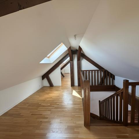 Duplex
                                                                                                                                                                                                                                                                                                                        6 pièce(s)                                                                                                                                                                                                          4 chambre(s)                                                                                                                                                                                                          250  m²