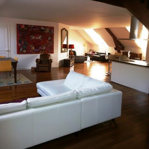 Duplex
                                                                                                                                                                                                                                                                                                                        6 pièce(s)                                                                                                                                                                                                          4 chambre(s)                                                                                                                                                                                                          250  m²