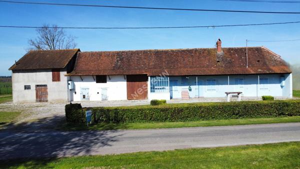 Ferme de caractère à rénover - 3 chambres - Dépendances 115 m² - Terrain 1500 m² - Proche Louhans