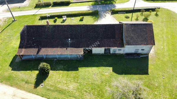 Ferme de caractère à rénover - 3 chambres - Dépendances 115 m² - Terrain 1500 m² - Proche Louhans