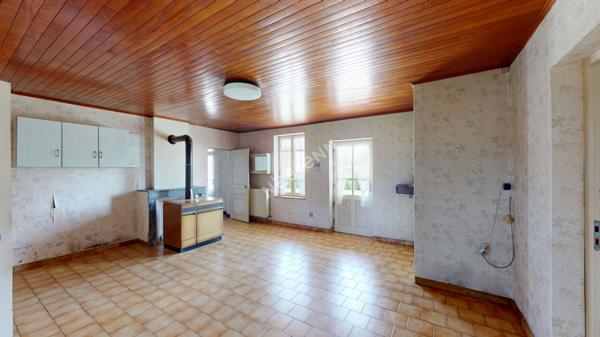 Ferme de caractère à rénover - 3 chambres - Dépendances 115 m² - Terrain 1500 m² - Proche Louhans