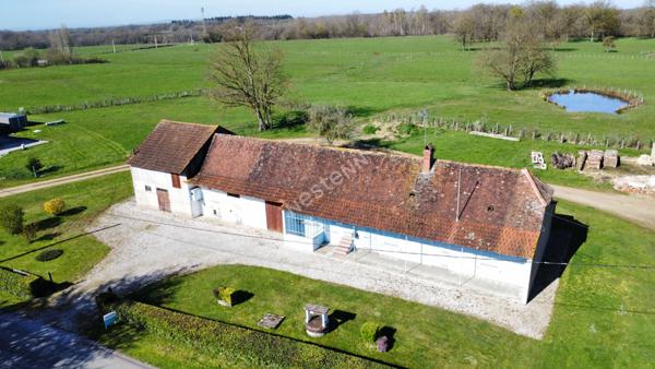 Ferme de caractère à rénover - 3 chambres - Dépendances 115 m² - Terrain 1500 m² - Proche Louhans
