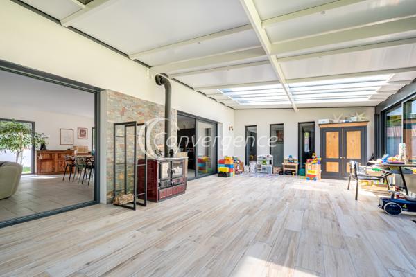 Maison
                                                                                                                                                                                                                                                                                                                        9 pièce(s)                                                                                                                                                                                                          5 chambre(s)                                                                                                                                                                                                          226  m²