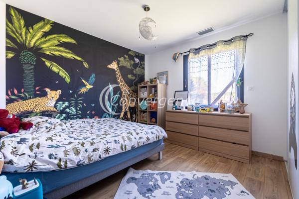 Maison
                                                                                                                                                                                                                                                                                                                        9 pièce(s)                                                                                                                                                                                                          5 chambre(s)                                                                                                                                                                                                          226  m²