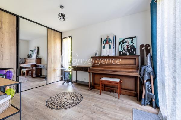 Maison
                                                                                                                                                                                                                                                                                                                        9 pièce(s)                                                                                                                                                                                                          5 chambre(s)                                                                                                                                                                                                          226  m²
