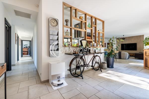 Maison
                                                                                                                                                                                                                                                                                                                        9 pièce(s)                                                                                                                                                                                                          5 chambre(s)                                                                                                                                                                                                          226  m²