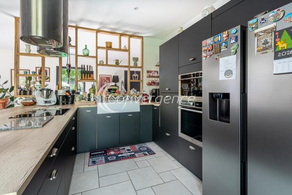 Maison
                                                                                                                                                                                                                                                                                                                        9 pièce(s)                                                                                                                                                                                                          5 chambre(s)                                                                                                                                                                                                          226  m²