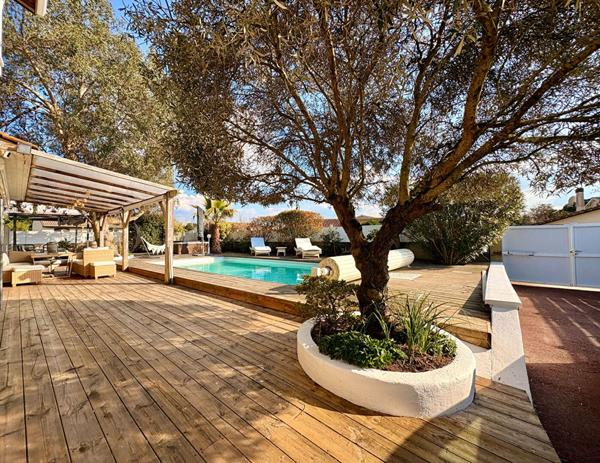Maison Gujan Mestras 6 pièces avec piscine et magnifique terrasse.