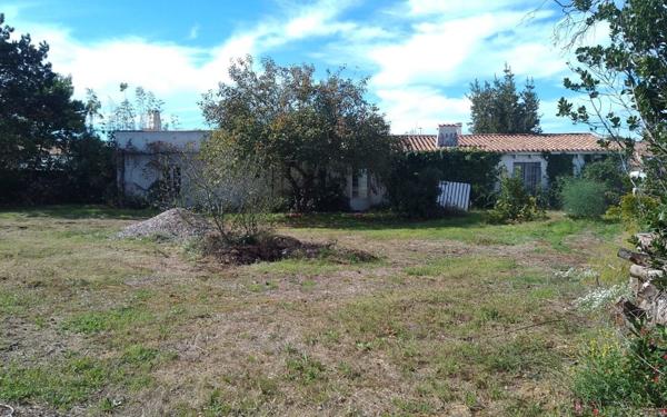 Terrain à vendre    La Flotte