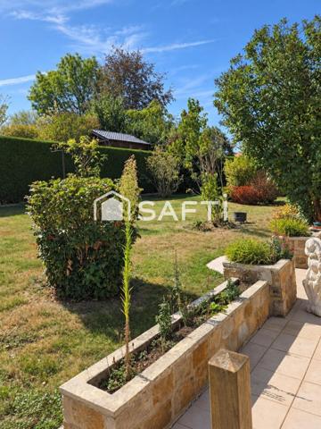 Pavillon de 82 m² avec jardin paysagé et terrasse.
