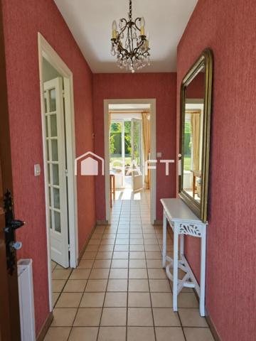 Pavillon de 82 m² avec jardin paysagé et terrasse.