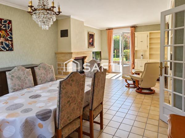 Pavillon de 82 m² avec jardin paysagé et terrasse.