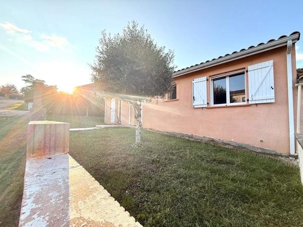 MAISON PLAIN-PIED – 90 m² – QUARTIER RÉSIDENTIEL – PISCINE – GARAGE 25 m² – TERRAIN 882 m²