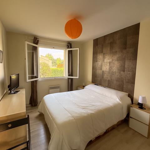 MAISON PLAIN-PIED – 90 m² – QUARTIER RÉSIDENTIEL – PISCINE – GARAGE 25 m² – TERRAIN 882 m²