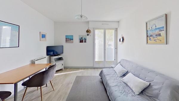 AU POULIGUEN – Studio Lumineux avec Balcon & Cave