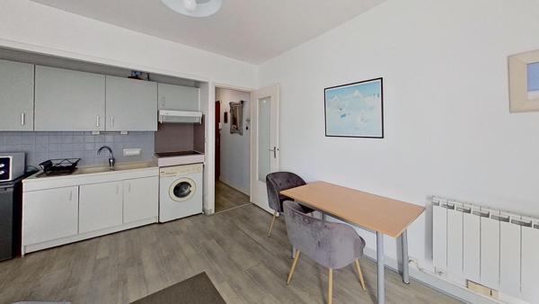 AU POULIGUEN – Studio Lumineux avec Balcon & Cave