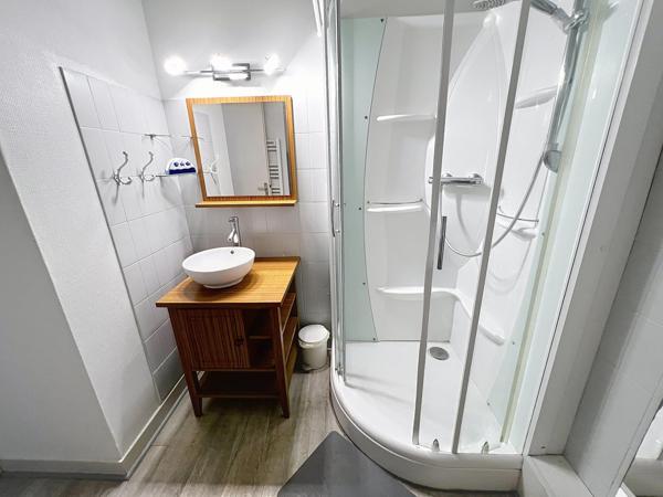 AU POULIGUEN – Studio Lumineux avec Balcon & Cave