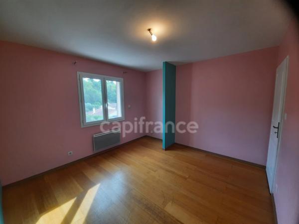 Maison familiale avec jardin et piscine