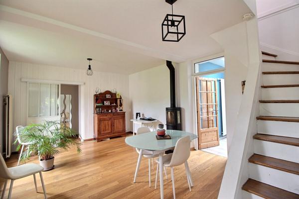 Maison Massy 106 m² environ édifiée sur terrain de 306 m² garage, remise et cave