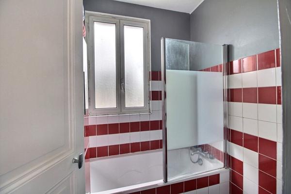 Maison Massy 106 m² environ édifiée sur terrain de 306 m² garage, remise et cave