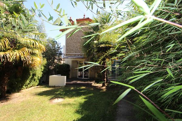 Maison Massy 106 m² environ édifiée sur terrain de 306 m² garage, remise et cave