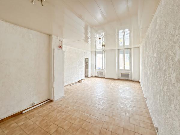 A VENDRE 2 appartements situé au premier étage de l'immeuble 13010 Marseille