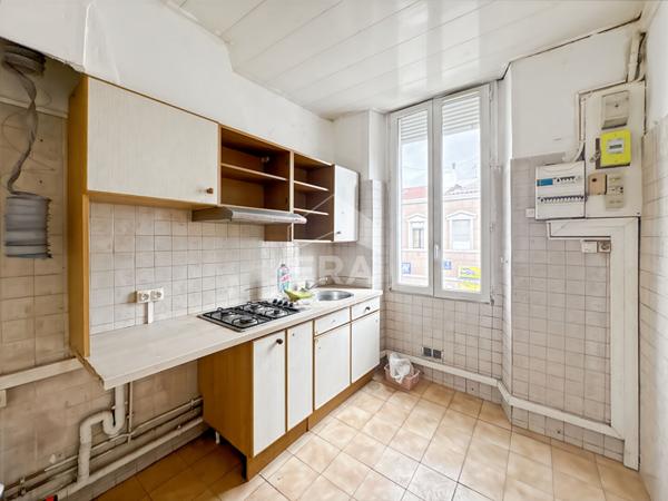 A VENDRE 2 appartements situé au premier étage de l'immeuble 13010 Marseille