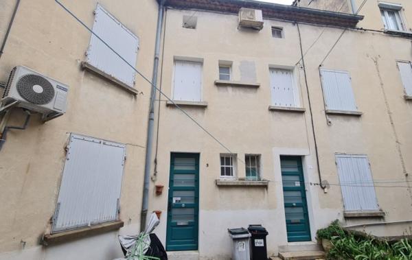 Vente Immeuble 3 logements + 2 locaux commerciaux à rénover Bourg-saint-andeol   