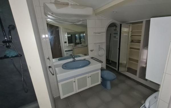 Vente Immeuble 3 logements + 2 locaux commerciaux à rénover Bourg-saint-andeol   