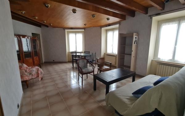 Vente Immeuble 3 logements + 2 locaux commerciaux à rénover Bourg-saint-andeol   