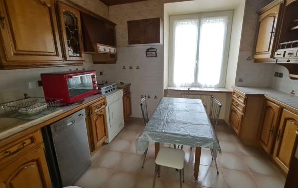 Vente Immeuble 3 logements + 2 locaux commerciaux à rénover Bourg-saint-andeol   