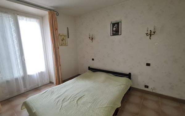 Vente Immeuble 3 logements + 2 locaux commerciaux à rénover Bourg-saint-andeol   