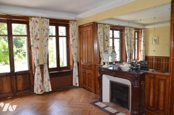 Maison de maître avec dépendances 