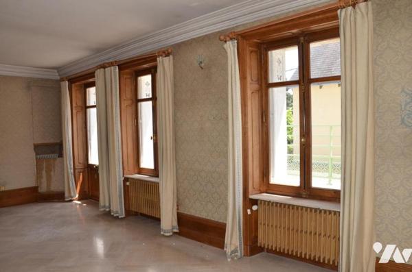 Maison de maître avec dépendances 