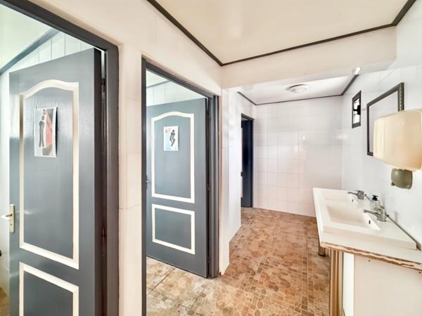 📣 À LOUER – Local commercial idéal professions libérales / activités spécialisées 📍 La Rivière Saint-Louis (97421), secteur Ouaki